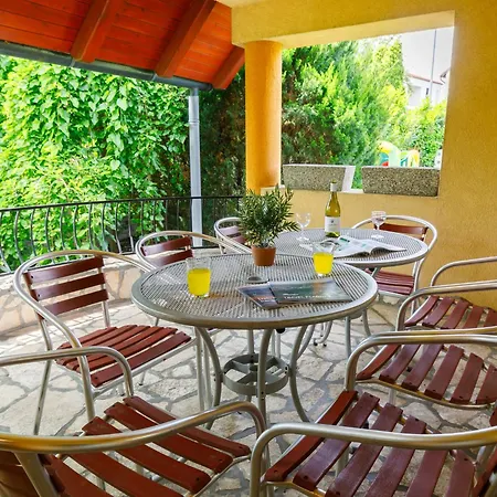 Albizia By Interhome